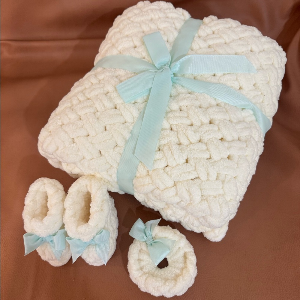Plush Cream Baby Blanket Set with Pale Blue Bowed Booties